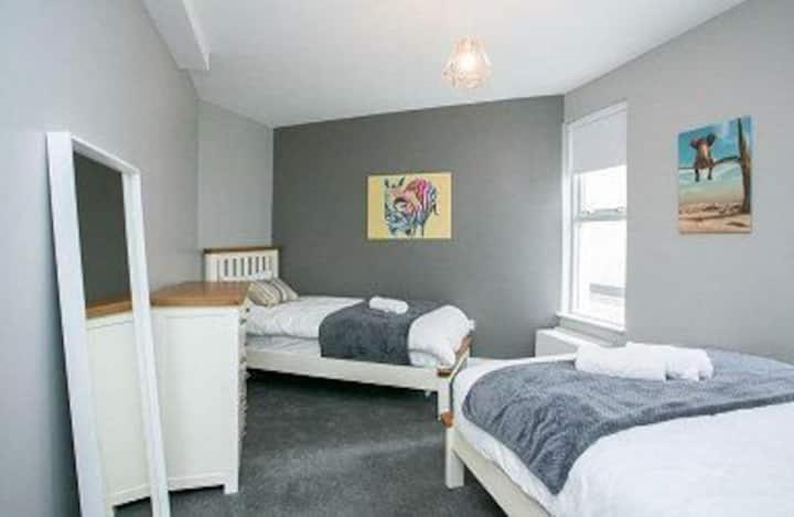 Amazing 3 Bedroom Home, Prime Bt1 Postcode And City Centre Location ベルファスト エクステリア 写真